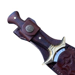 Cuchillo de caza con mango de madera, guardacuchillo de latón, hoja de acero al carbono con punta de lanza, filo recto y funda de cuero. - Product Image 6