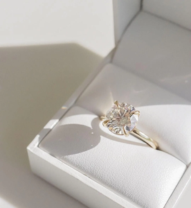 Bague de fiançailles solitaire en or massif 14 carats avec moissanite taille ronde de luxe, bijoux fins classiques, vente en gros - Product Image 4