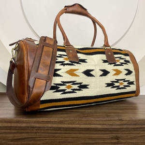 2025 accesorios de viaje bolsas de viaje al aire libre manta de sillín personalizada bolsa de Gimnasio Deportivo para mujeres bolsas de lona de cuero genuino bolsas de noche - Product Image 4