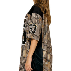 เสื้อเจอร์ซีย์อเมริกันฟุตบอลลายพรางแบบทันสมัยสำหรับผู้หญิง ผ้าโพลีเอสเตอร์ตาข่ายระบายอากาศดี  รับผลิตเสื้อกีฬาแบบ OEM ขายส่งจากสหรัฐอเมริกา - Product Image 3