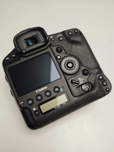 กล้องมิเรอร์เลส EOS-1D X ฟูลเฟรม CMOS 18.1 ล้านพิกเซล ถ่ายวิดีโอแบบ Full HD พร้อมแบตเตอรี่ลิเธียมและการ์ด SD - Product Image 3