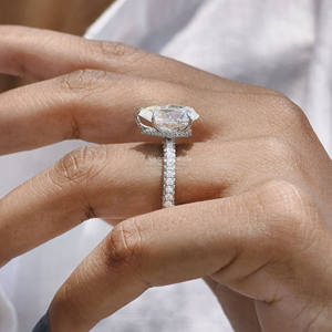 Anillo de compromiso de moissanita con corte de pera de 5.75 TCW y engaste de cinco garras, plata maciza de 14K con pavé de tres lados, regalo de moda para ocasiones especiales - Product Image 3