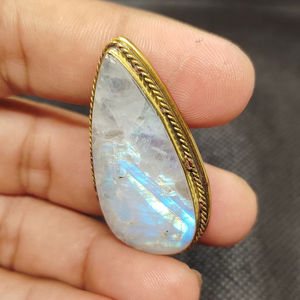 Pendentif rainuré en pierre de lune 100% naturelle, de qualité supérieure, avec rainure en laiton, prix de gros, lot de pendentifs en macramé en pierre de lune, cristal - Product Image 1