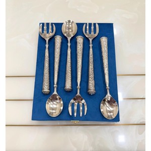 Elegante Juego de Cubiertos Metálicos con Mangos Grabados, Acabado Espejo de Alta Calidad, Apto para Lavavajillas, Ideal para Bodas - Product Image 1