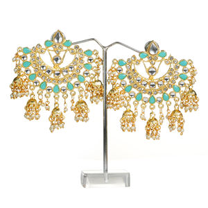 Pendientes de Moda con Flores Doradas, Estilo Kundan, Aleación, Cristal Negro, Pedrería, Ligeros, Joyería de Moda, Elegantes y Tradicionales - Product Image 1