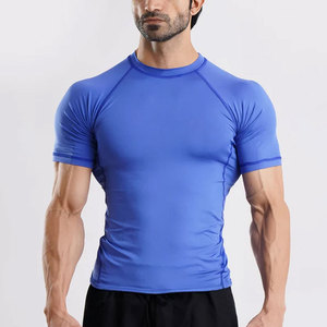 Camiseta de compresión ligera y ajustada para hombre, camiseta de compresión de color sólido de alta calidad para entrenamiento. - Product Image 1