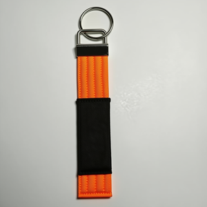 Llavero de tela con bloques de color azul, blanco y verde azulado, estilo cinturón de artes marciales, accesorio deportivo - Product Image 2