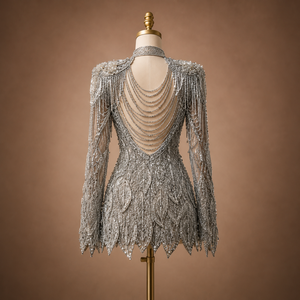 Robe moulante courte en perles argentées de luxe |   Robe de cocktail de créateur à col en V profond et manches longues |   Vêtements pour femmes ornés de cristaux - Product Image 4