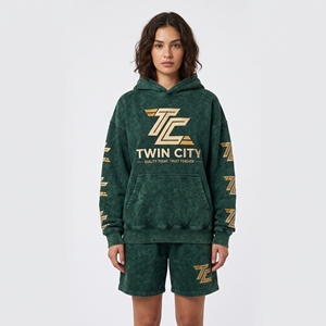 ชุดเซ็ตเสื้อฮู้ดดี้ผ้าฟลีซหนานุ่มและกางเกงขาสั้นเข้าชุด สไตล์สตรีทแวร์แบบยูนิเซ็กซ์ ผลิตตามสั่ง (OEM) พร้อมลายกราฟิกที่แขนเสื้อ - Product Image 1