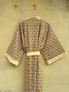 Robe pour femmes à imprimé géométrique, manches courtes, longueur complète, tenue décontractée d'été, tissée en polyester, style kimono, bordure jaune - Product Image 4