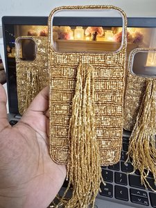 Housse de téléphone portable classique en satin faite à la main, écologique, avec un look artistique unique, housse de téléphone brodée colorée pour tous les jours - Product Image 5