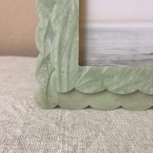 Cadre photo décoratif mural fait main en résine à texture de marbre bleu - Product Image 6