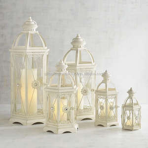 Farol de metal moderno y artesanal para decoración contemporánea que agrega estructura artística y un efecto de luz cálida. - Product Image 4