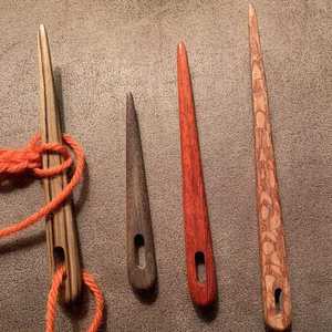 Agujas de Ganchillo Personalizadas de Alta Calidad al por Mayor, Agujas Pulidas a Mano con Mangos de Madera, Diseños en Forma de Tulipán, Se Pueden Personalizar - Product Image 3