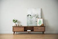 Mueble de TV Moderno con Chapa de Nogal, Patas de Madera Maciza de Malasia, 1.8M, Montado en la Pared, Multifuncional, Duradero, para Dormitorio o Apartamento