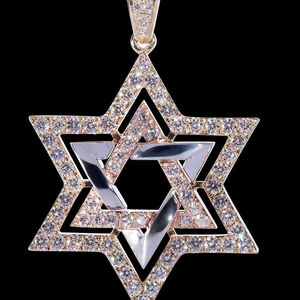 Pendentif Étoile de David Luxe Sertie de Diamants Moissanite VVS 3 Carats Effet Givré, Bijoux Hip Hop Plaqué Or - Product Image 1