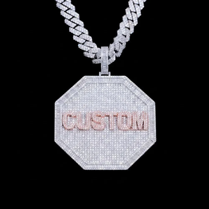 Collar con Colgante Octogonal Grande Personalizado con Letras 3D, Incrustaciones de Moissanita Plateada, Nombre Personalizado, Regalo de Lujo, Alfabeto Personalizado - Product Image 1