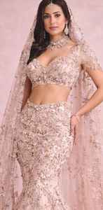 Lehenga Choli de haute qualité fait main pour femmes, robe brodée en soie et en tulle pour mariage et occasions spéciales. - Product Image 4