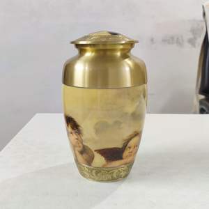 Urna de estilo americano con diferentes diseños utilizada para guardar recuerdos. - Product Image 6