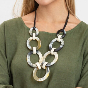 Collar Grueso de Cuerno de Búfalo Ecológico con Eslabones Graduados y Zirconia - ¡Gran Venta! - Product Image 4