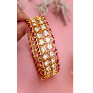 Brazaletes de Moda de Aleación Chapada en Oro con Circonitas en Corte de Pera y Engaste de Canal, Joyería Clásica para Boda de Mujer - Product Image 1