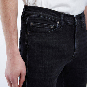 Pantalones vaqueros negros de pierna recta para hombre, cintura media, lavado desgastado, rasgados, con múltiples bolsillos, estilo casual urbano, lavado a la piedra - Product Image 4