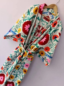 Kimono Morado de Excelente Calidad, Hecho a Mano en India, con Bordado, para Mujer, Disponible al por Mayor - Product Image 6