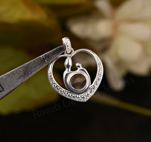 Colgante de Plata 925 Genuina con Baño de Rodio y Labradorita Natural Azul Fuego de 5mm, Diseño de Madre e Hijo, para Mujer - Product Image 1
