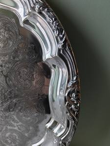 Assiette de présentation en acrylique transparent avec bordure métallique, décoration de table moderne pour réception de mariage - Product Image 4