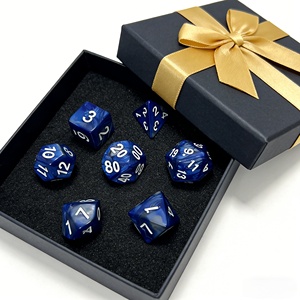 Jeu de dés polyédriques carrés en résine marbrée bleu profond avec chiffres blancs, bords tranchants, durables et écologiques pour les jeux de rôle (RPG) et de plateau (DND) - Product Image 3