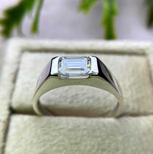 Anillo de boda de moissanita con corte esmeralda de 1 quilate para hombre East West, plata de ley 925, regalo de cumpleaños para amigos - Product Image 4