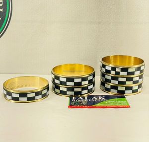 Conjunto elegante de 3 brazaletes de concha de nácar con incrustaciones de MOP, mosaico de latón dorado, pulsera apilable elegante, artesanía natural. - Product Image 2
