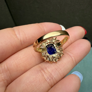 Bague de fiançailles pour femme en or jaune 18 carats de luxe, saphir bleu taille ovale avec halo de diamants de laboratoire, certifiée IGI - Product Image 2