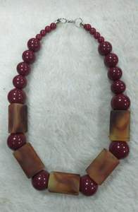 Collier élégant en perles de résine géométriques vintage, artisanat Javed, design fait main, bijoux tendance unisexe, cadeau tendance pour les fêtes - Product Image 2