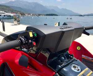 Quadski Anfibio de 4 Tiempos y 4 Cilindros, Moto Acuática de Fibra de Vidrio, Herramienta Innovadora para Aventuras Acuáticas, Uso Automático >300HP, 3 Asientos - Product Image 3
