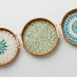 Ensemble de plateaux de service décoratifs multifonctionnels en rotin naturel fait main et nacre, design floral bohème, pour la cuisine et la salle à manger - Product Image 5