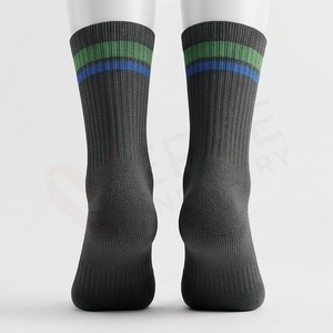 Chaussettes pour hommes, rayées, en coton et élasthanne, respirantes, style classique, pour un usage quotidien en automne - Product Image 2