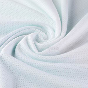 Tenue de football prête pour le match, matière respirante conçue pour l'entraînement intensif et le confort le jour du match - Product Image 5