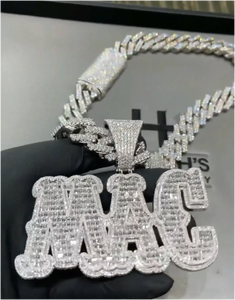 จี้เพชรโมอิสซาไนต์รูปตัวอักษร VVS สไตล์ฮิปฮอปสำหรับทุกเพศ พร้อมสร้อยคอเงินแท้ 925 แบบ Cuban Link เครื่องประดับสั่งทำพิเศษ - Product Image 5