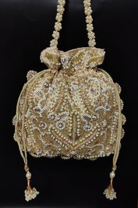 Bolso de Mano Redondo de Seda con Cuentas Florales, Bordado de Perlas y Borlas, Hecho a Mano por ALI FASHION ART, para Bodas - Product Image 1
