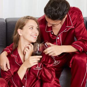 Conjunto de Pijama de Seda Ligero Unisex Personalizado OEM, Cuello Clásico con Solapa, Dos Piezas de Verano con Ribete - Product Image 3