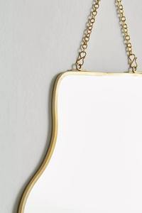 Un miroir métallique élégant transforme les murs vides en points focal captivants, pleins de reflets et de profondeur. - Product Image 3