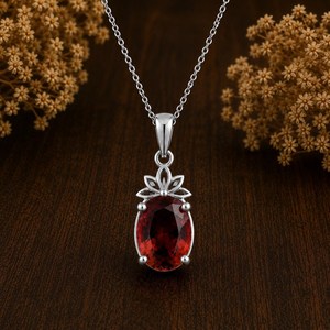 NIKHIL GEMS Élégant Pendentif Floral Vintage en Grenat, Laiton Plaqué Argent, Pierre Précieuse Ovale Rouge, Pierre de Naissance de Janvier, Cadeau de Fiançailles Troisième - Product Image 2
