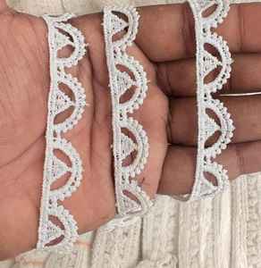 Encajes de Ganchillo Hechos a Mano de Lujo en Dorado, Diseño Ornamentado a Rayas, Bordado Tradicional en Malla, 17MM, para Sarees y Lehengas de Diseñador - Product Image 4