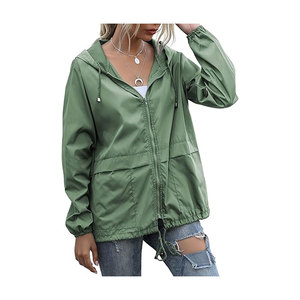 Veste coupe-vent imperméable légère pour femme avec capuche, ajustement réglable et plusieurs poches, coupe-vent d'extérieur - Product Image 1