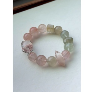 Pulsera de Resina Hecha a Mano de Primera Calidad con Diseño Contemporáneo de Lujo, Elegante Accesorio de Joyería de Moda para Mujer, Regalo Boutique - Product Image 2