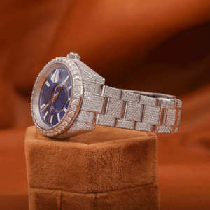Montre-bracelet de luxe entièrement sertie de moissanite VVS, cadran bleu, mouvement à quartz, affichage de la date, chiffres romains, bracelet en acier inoxydable 41 mm, 3 ATM - Product Image 5