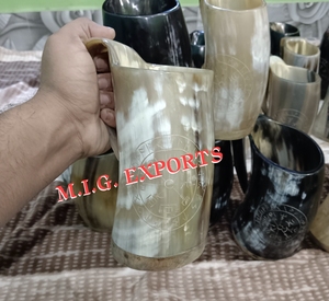 Nouvelle tasse artisanale authentique en corne de bœuf, style viking, pour bière/ale/méad, écologique, vintage, médiéval - Product Image 2
