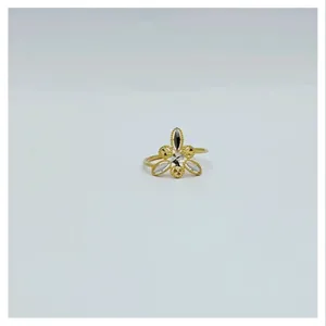 Anillo de Diamantes Floral Dorado Elegante con Diseño de Pétalos Abiertos, Perfecto para Bodas, Fiestas de Compromiso y Uso Diario para Mujer - Product Image 1