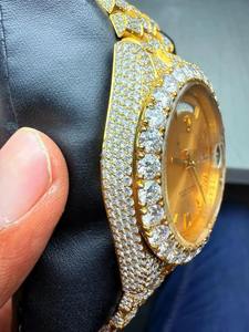 Reloj de diamantes elegante y superventas para mujer con brazalete de oro rosa y esfera de cristal para bodas. Disponible a precio de mercado. - Product Image 3